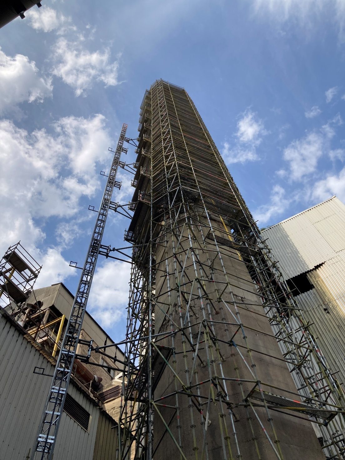 Déconstruction cheminée 62 m Burgo Ardennes
